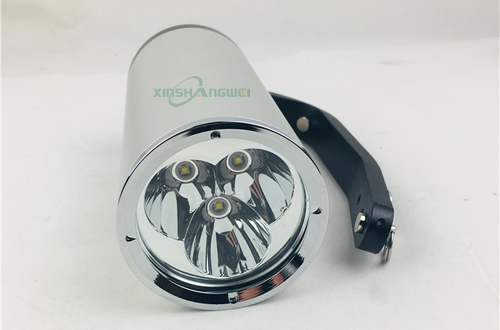 尚為SZSW2300防爆固態(tài)手提探照燈的實(shí)物圖 尚為SZSW2300防爆固態(tài)手提探照燈的實(shí)物圖